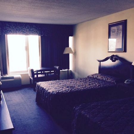 Wynnwood Plaza Hotel - Newport News Eksteriør billede