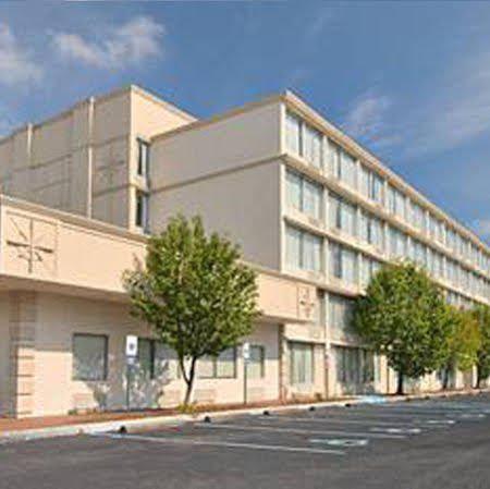 Wynnwood Plaza Hotel - Newport News Eksteriør billede