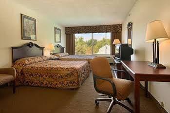 Wynnwood Plaza Hotel - Newport News Eksteriør billede